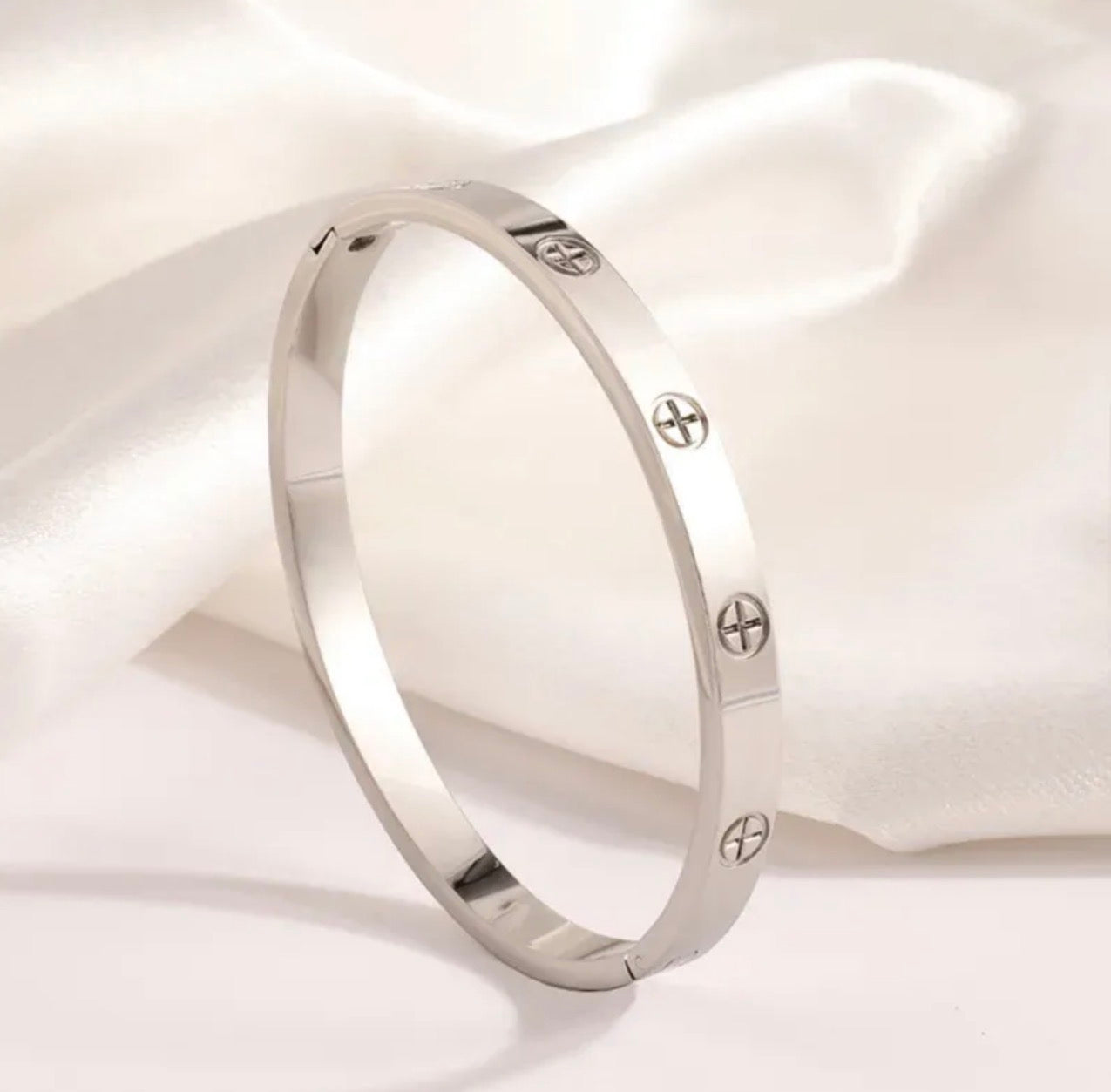 Tornillo Silver Bangle